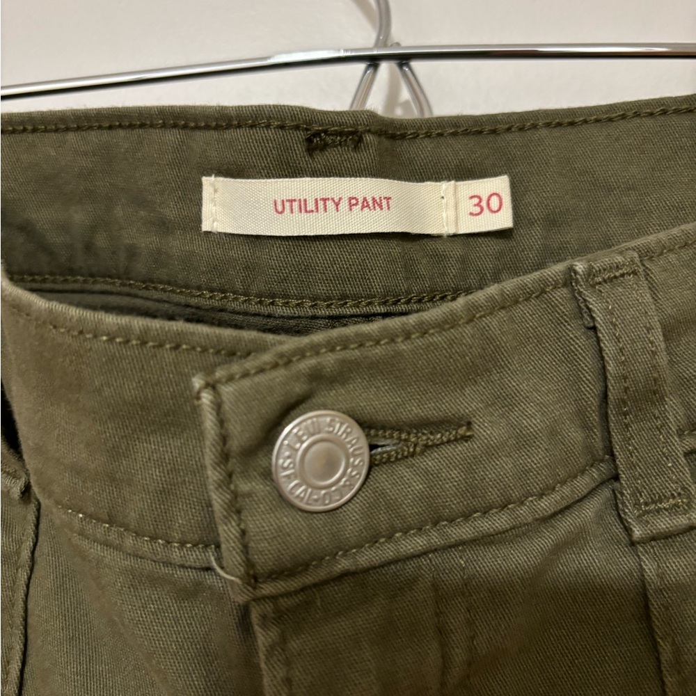 Levi's Olive Ankle Cropped Pants